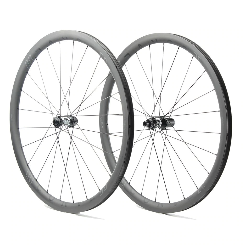 Curve G4T Wheelset on a white background